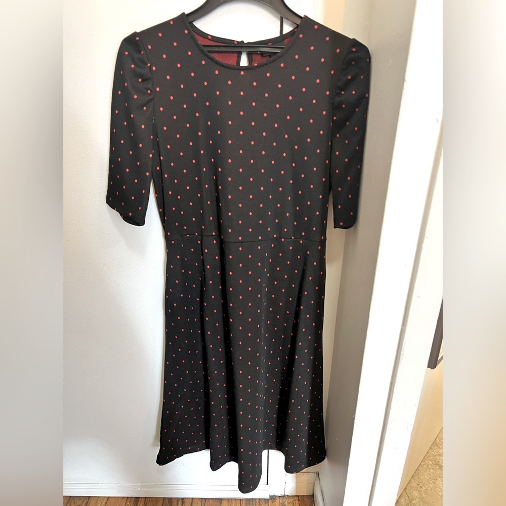 Cute polka dot dress. Great for the office. Has pockets!